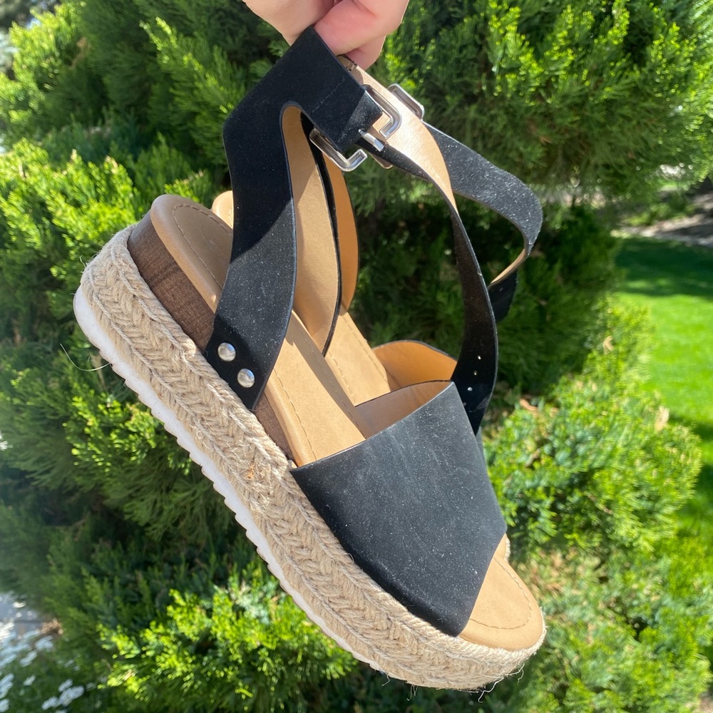 Platform sandals